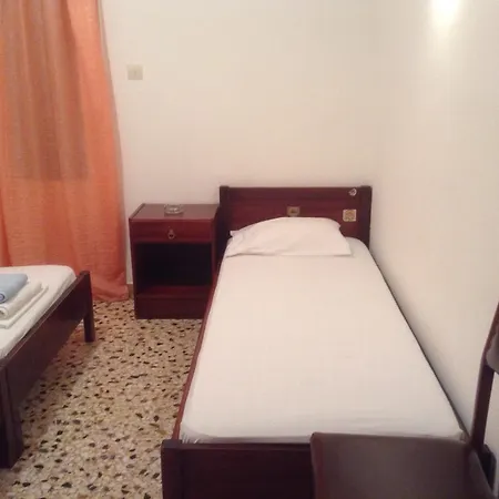 Icarus Hotel *