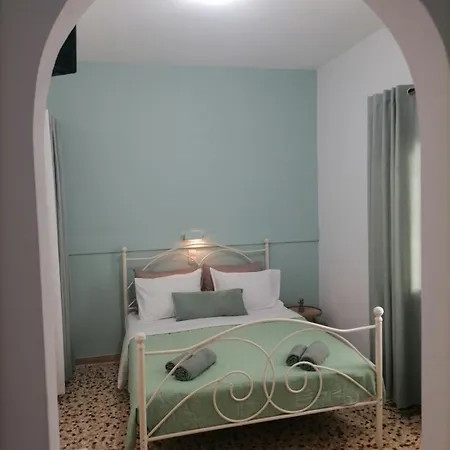 Icarus Hotel *