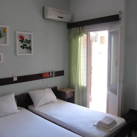 Icarus Hotel *
