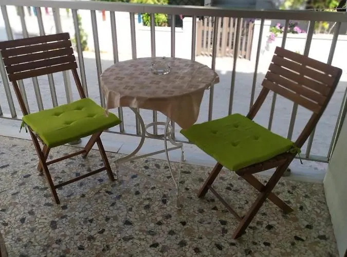 Icarus Ξενοδοχείο *