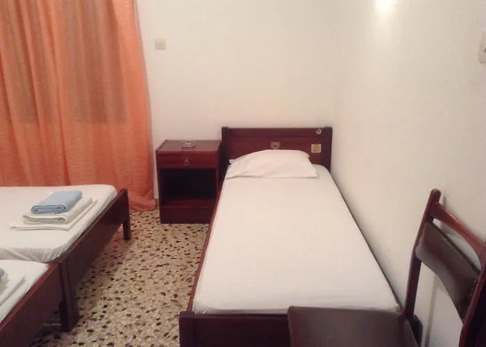 Icarus Ξενοδοχείο *